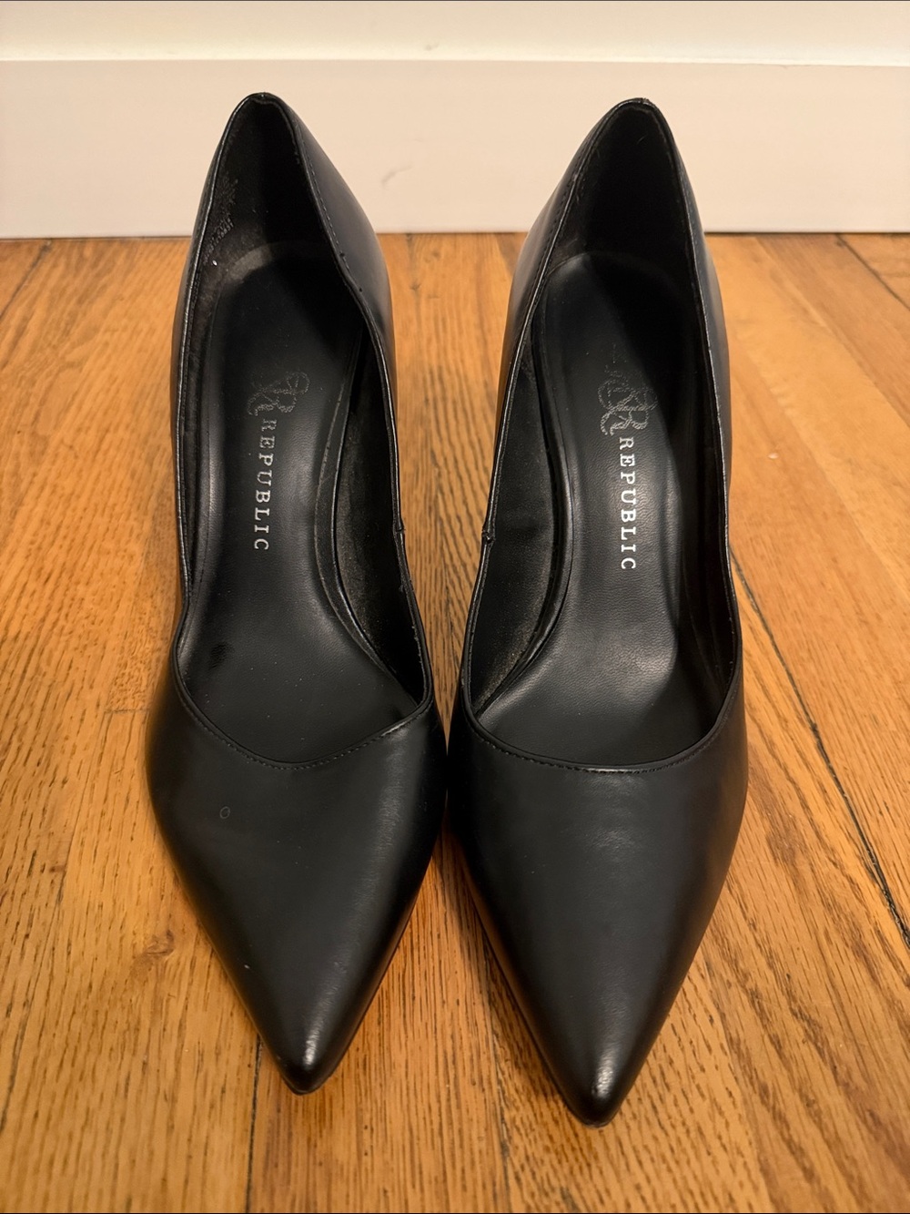 Rock & Republic Black Pointed Toe Stiletto Heels